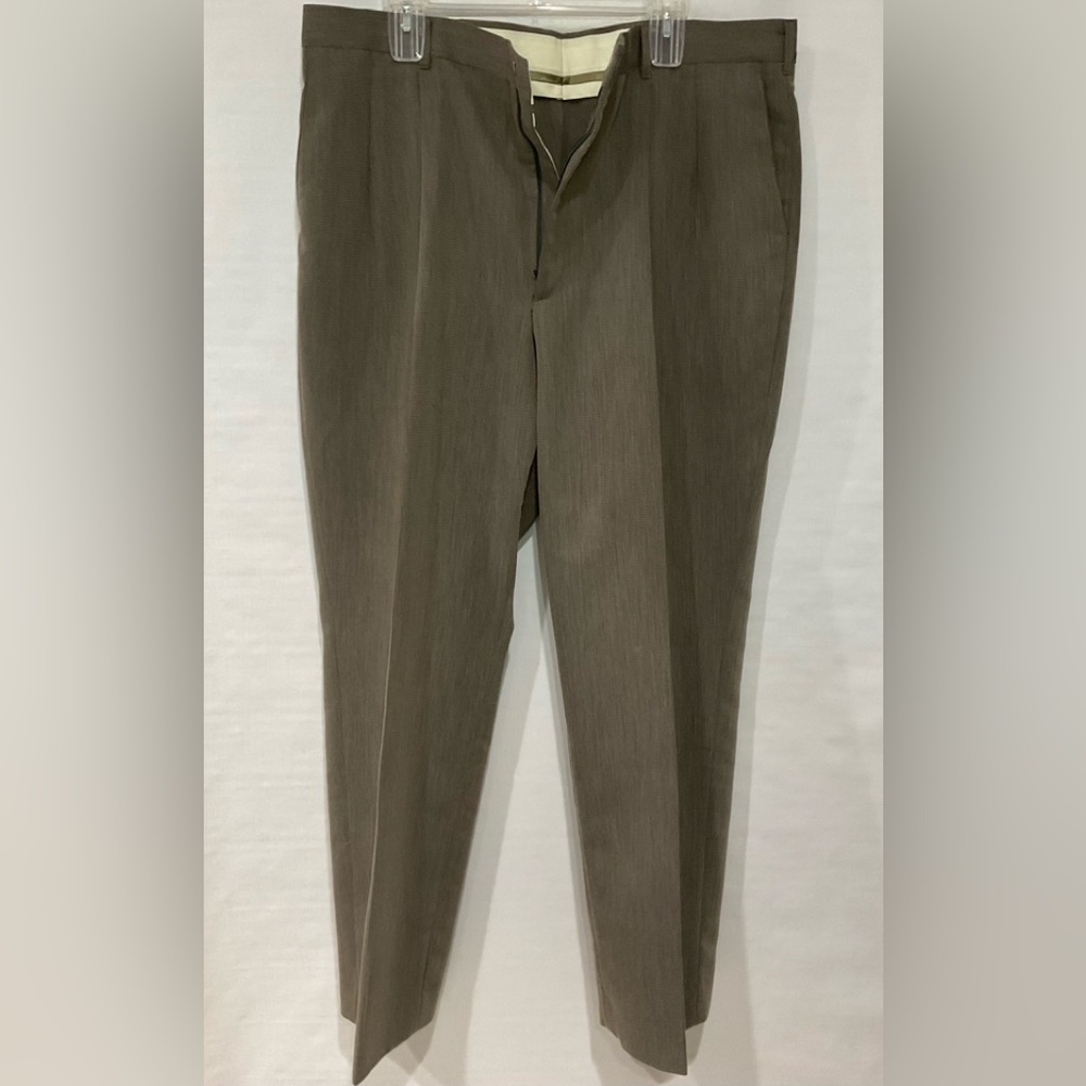 🌱🌱🌱Haggar Men’s Pleated Wrinkles Free Pants, 40x32